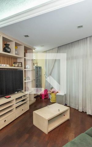 Casa à venda com 280m², 4 quartos e 3 vagas Casa à venda com 280m², 4 quartos e 3 vagasSala