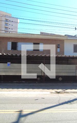 Casa à venda com 280m², 4 quartos e 3 vagasFachada