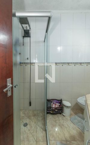 Casa à venda com 280m², 4 quartos e 3 vagas Casa à venda com 280m², 4 quartos e 3 vagasBanheiro da Suíte 2