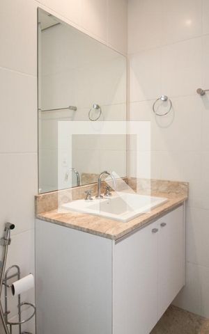 Apartamento à venda com 112m², 2 quartos e 2 vagas Apartamento à venda com 112m², 2 quartos e 2 vagasBanheiro da Suíte 2