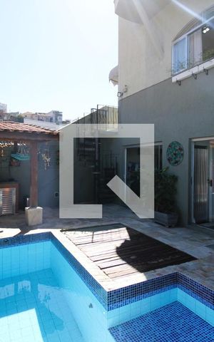 Casa à venda com 318m², 4 quartos e 4 vagasQuintal / Piscina / Churrasqueira