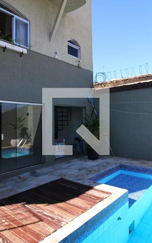 Casa à venda com 318m², 4 quartos e 4 vagasQuintal / Piscina / Churrasqueira