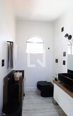 Casa à venda com 318m², 4 quartos e 4 vagasBanheiro da Suíte