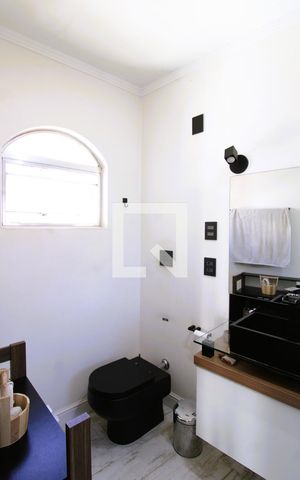 Casa à venda com 318m², 4 quartos e 4 vagasBanheiro da Suíte