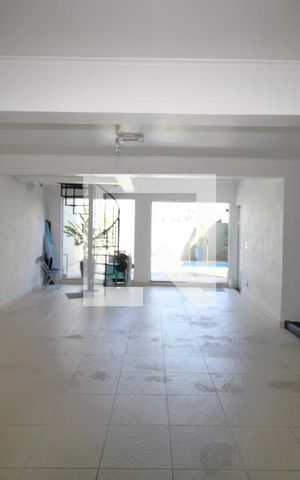 Casa à venda com 318m², 4 quartos e 4 vagasGaragem