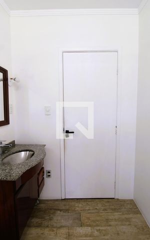 Casa à venda com 318m², 4 quartos e 4 vagasBanheiro Social