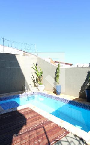 Casa à venda com 318m², 4 quartos e 4 vagasQuintal / Piscina / Churrasqueira