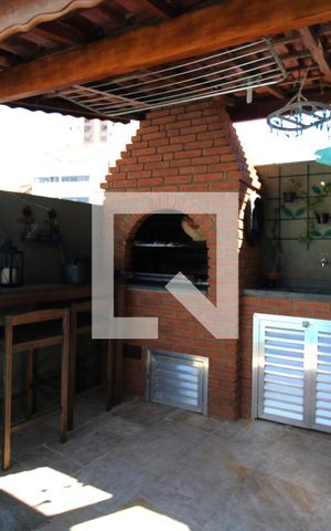 Casa à venda com 318m², 4 quartos e 4 vagasQuintal / Piscina / Churrasqueira