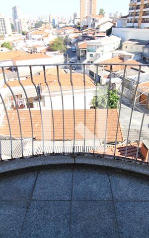 Casa à venda com 318m², 4 quartos e 4 vagasSacada do Quarto 2