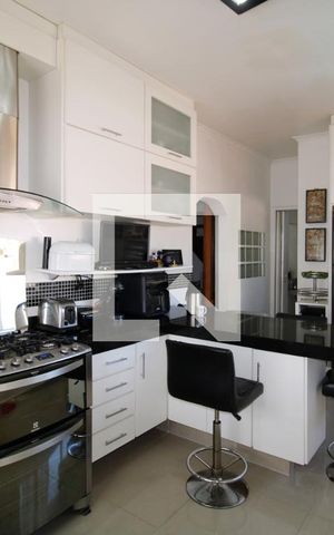Casa à venda com 318m², 4 quartos e 4 vagasCozinha