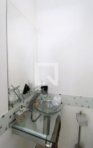 Casa à venda com 318m², 4 quartos e 4 vagasLavabo