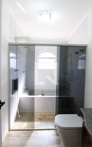 Casa à venda com 318m², 4 quartos e 4 vagasBanheiro Social