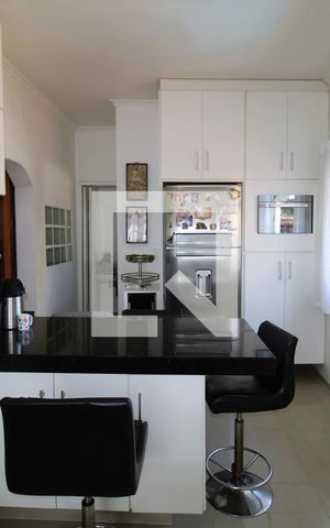Casa à venda com 318m², 4 quartos e 4 vagasCozinha