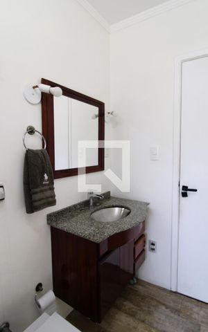 Casa à venda com 318m², 4 quartos e 4 vagasBanheiro Social