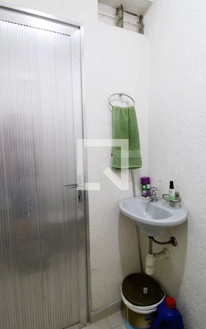 Casa à venda com 318m², 4 quartos e 4 vagasBanheiro de Serviço