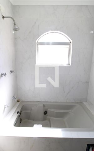 Casa à venda com 318m², 4 quartos e 4 vagasBanheiro Social