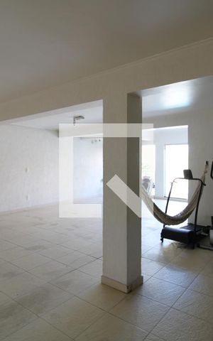 Casa à venda com 318m², 4 quartos e 4 vagasGaragem