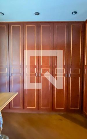 Apartamento à venda com 412m², 4 quartos e 5 vagas Apartamento à venda com 412m², 4 quartos e 5 vagasCloset da Suíte 4