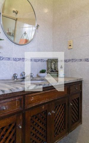Casa à venda com 215m², 3 quartos e 1 vagaBanheiro