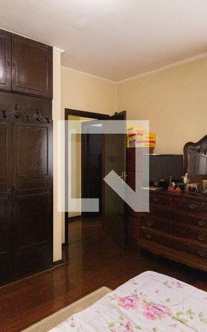 Casa à venda com 215m², 3 quartos e 1 vagaSuíte
