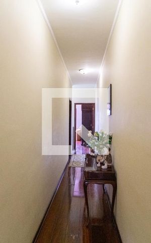 Casa à venda com 215m², 3 quartos e 1 vagaCorredor interno
