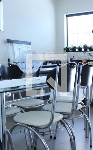 Casa à venda com 145m², 4 quartos e 2 vagasCozinha 