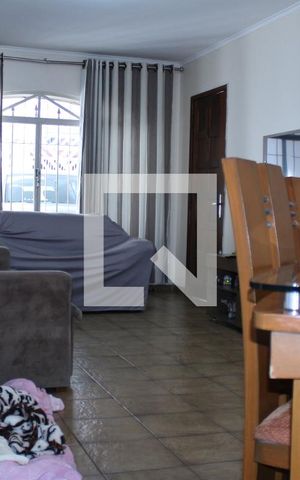 Casa à venda com 145m², 4 quartos e 2 vagasSala