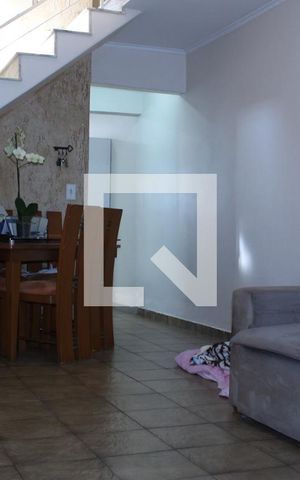 Casa à venda com 145m², 4 quartos e 2 vagasSala