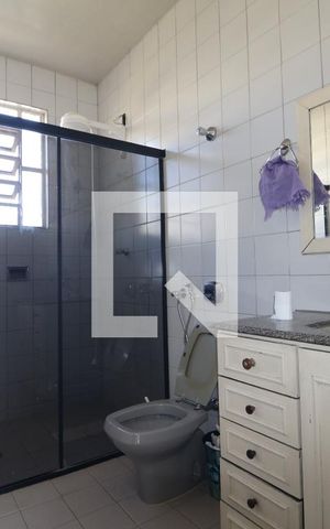 Casa à venda com 277m², 4 quartos e 8 vagasBanheiro 2