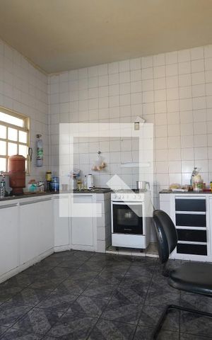 Casa à venda com 277m², 4 quartos e 8 vagasCozinha