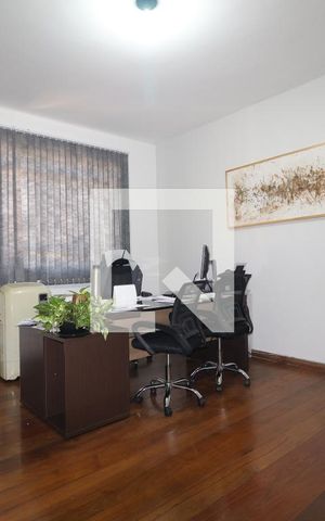 Casa à venda com 277m², 4 quartos e 8 vagasQuarto 