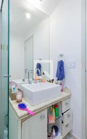 Apartamento à venda com 70m², 3 quartos e 2 vagasBanheiro da suíte