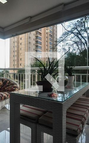 Apartamento para alugar com 126m², 3 quartos e 2 vagas Apartamento para alugar com 126m², 3 quartos e 2 vagasVaranda
