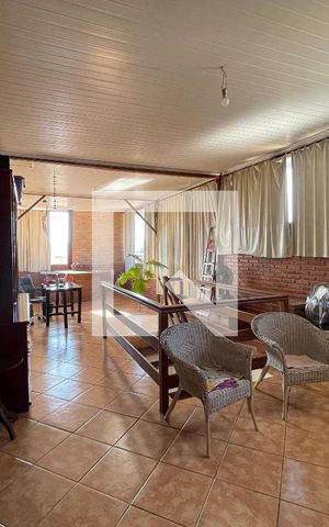 Casa à venda com 300m², 5 quartos e 4 vagas Casa à venda com 300m², 5 quartos e 4 vagasSaleta