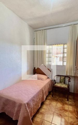 Casa à venda com 300m², 5 quartos e 4 vagas Casa à venda com 300m², 5 quartos e 4 vagasQuarto 1