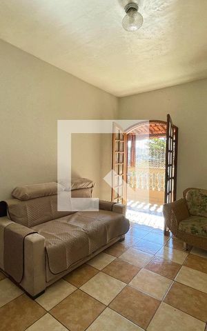 Casa à venda com 300m², 5 quartos e 4 vagas Casa à venda com 300m², 5 quartos e 4 vagasSala