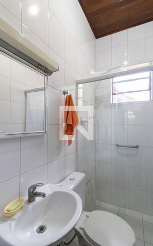 Casa para alugar com 80m², 4 quartos e 2 vagas Casa para alugar com 80m², 4 quartos e 2 vagasBanheiro de Serviço