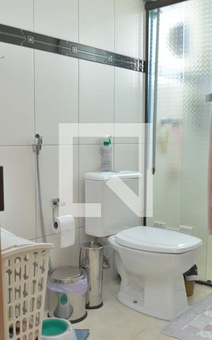 Casa à venda com 300m², 3 quartos e 4 vagasBanheiro da Suíte 1