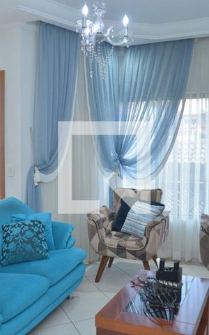 Casa à venda com 300m², 3 quartos e 4 vagasSala