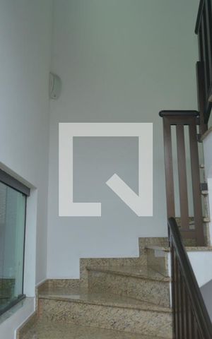 Casa à venda com 300m², 3 quartos e 4 vagasEscada