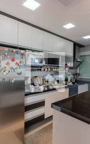 Apartamento à venda com 134m², 3 quartos e 2 vagas Apartamento à venda com 134m², 3 quartos e 2 vagasCozinha e Área de Serviço