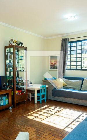 Casa à venda com 250m², 3 quartos e 4 vagas Casa à venda com 250m², 3 quartos e 4 vagasSala