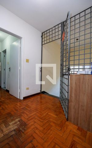 Casa à venda com 250m², 3 quartos e 4 vagas Casa à venda com 250m², 3 quartos e 4 vagasCorredor