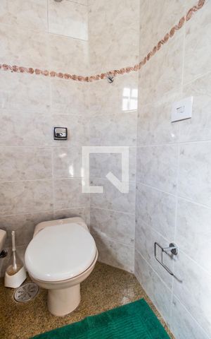 Casa de condomínio à venda com 435m², 4 quartos e 2 vagas Casa de condomínio à venda com 435m², 4 quartos e 2 vagasBanheiro da Suíte 2