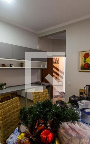 Casa de condomínio à venda com 435m², 4 quartos e 2 vagas Casa de condomínio à venda com 435m², 4 quartos e 2 vagasSala de Jantar