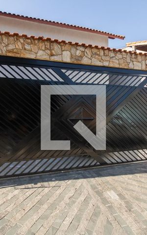 Casa à venda com 277m², 3 quartos e 4 vagas Casa à venda com 277m², 3 quartos e 4 vagasFachada