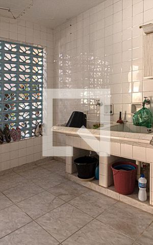 Casa à venda com 325m², 3 quartos e 4 vagas Casa à venda com 325m², 3 quartos e 4 vagasárea de serviço