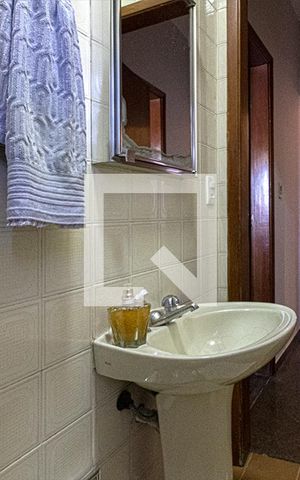 Casa à venda com 325m², 3 quartos e 4 vagas Casa à venda com 325m², 3 quartos e 4 vagasbanheiro social2
