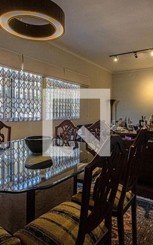 Casa à venda com 325m², 3 quartos e 4 vagas Casa à venda com 325m², 3 quartos e 4 vagassala de jantar