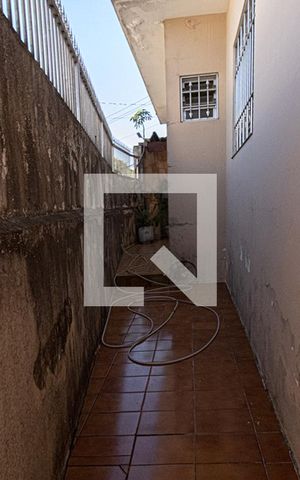 Casa à venda com 325m², 3 quartos e 4 vagas Casa à venda com 325m², 3 quartos e 4 vagascorredor lateral